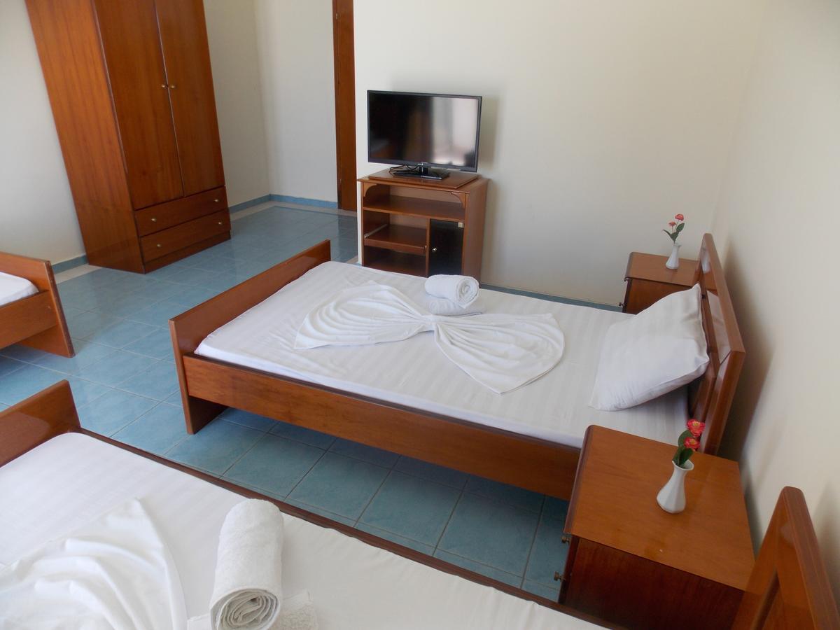 Hotel Dea Саранда Экстерьер фото